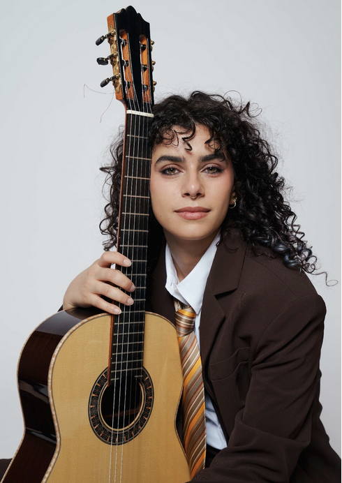 Guitarist Leonela Alejandro makes engaging Cleveland debut at CCGS (Oct. 25)